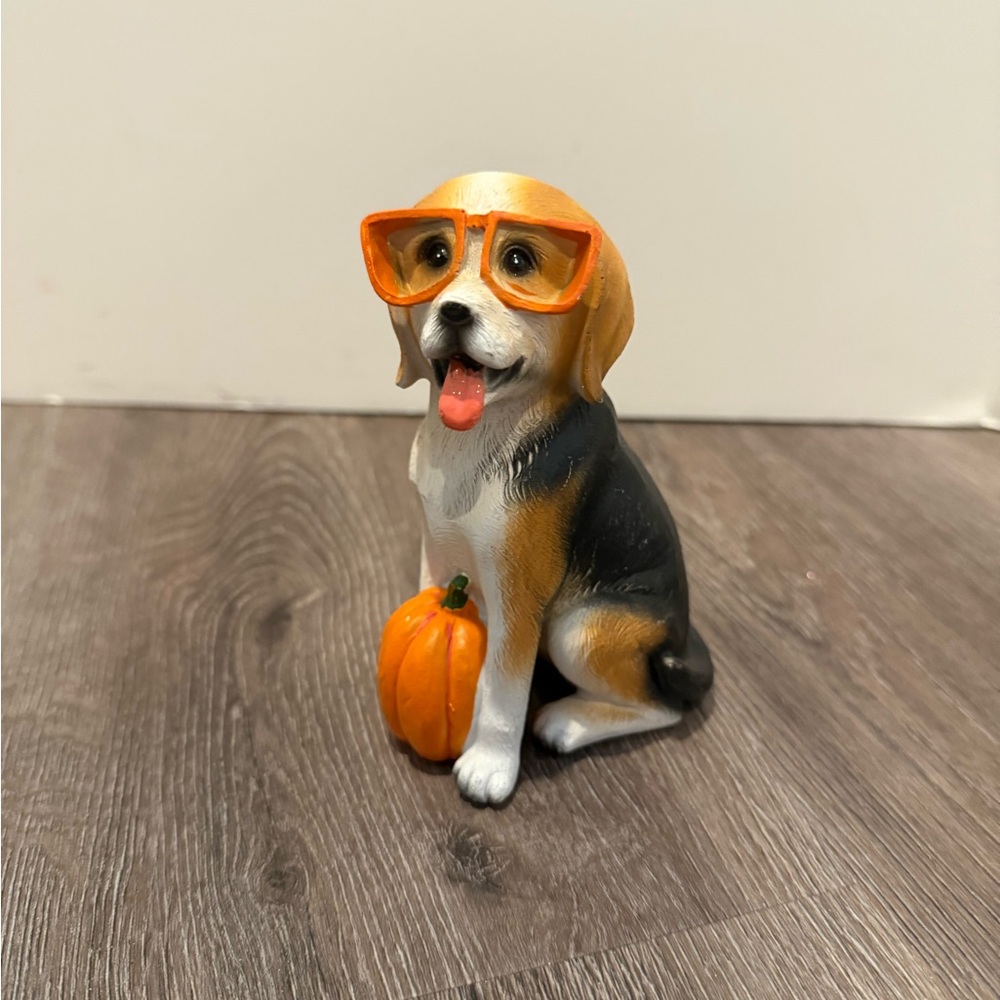 LAST ONE!! Absolutely Adorable Beagle Dog Figurine with Pumpkin- NWT
